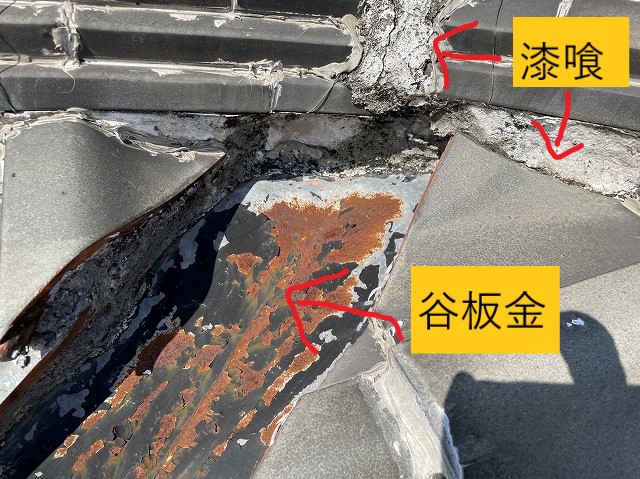 生駒市築年数が35年の一軒家　雨漏りと屋根と外壁の劣化が気になる