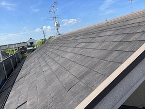 斑鳩町の戸建てで築年数が27年で屋根の経年劣化が気になる