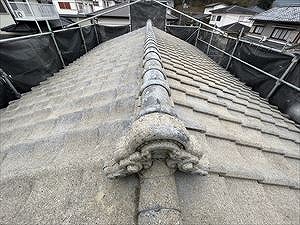 生駒市で屋根の劣化　専門業者で屋根の葺き替えか塗り替えで悩んでいる