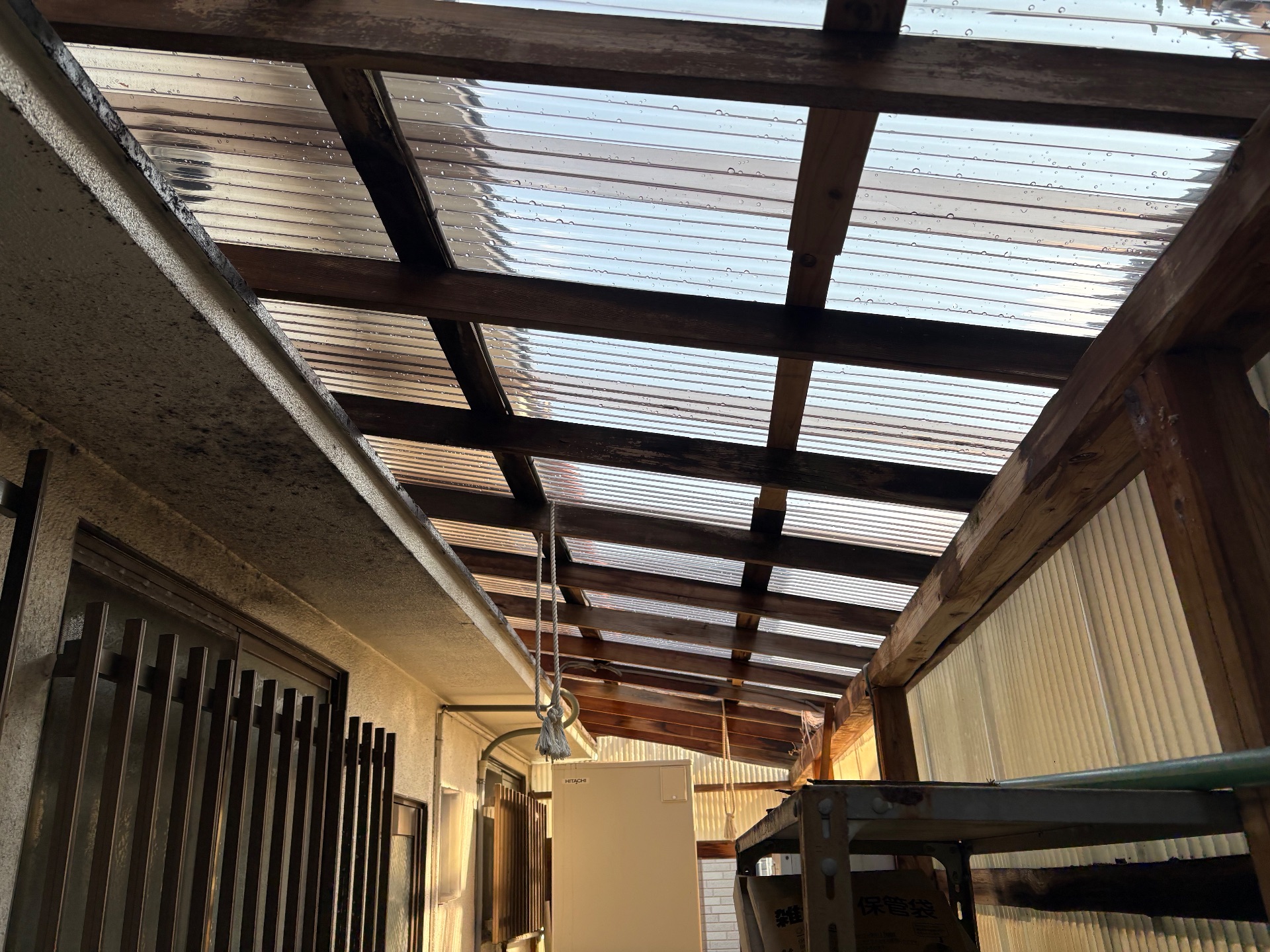 橿原市にて小屋の波板交換工事！強風で波板交換お悩みの方！是非弊社へ！