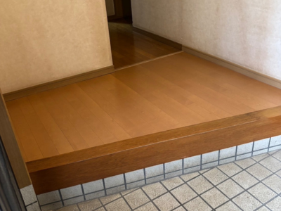 橿原市で玄関通路が沈む現状！？シロアリ浸食の危険性！床改修工事施工事例！