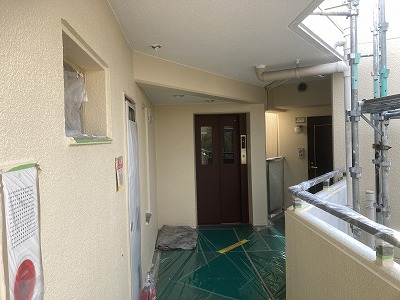 奈良市にてマンション外壁塗装工事！軒天井編！弊社が使う塗料とは？