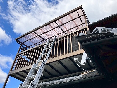 奈良市で強風劣化でテラス屋根の波板が飛んで行った！波板交換工事！