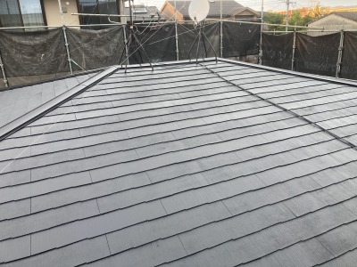 御所市にて屋根塗装！経年劣化で汚れた屋根材を保護！遮熱塗装！