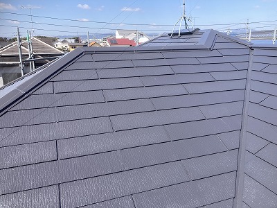 生駒市にて築１５年の割れた屋根の屋根塗装工事！遮熱塗装！