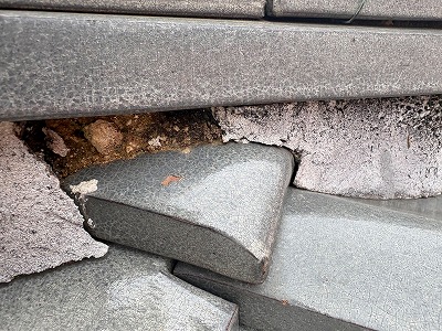 橿原市で軒天井の穴あき！漆喰のひび割れ対策必須！