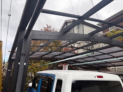 川西町にて強風の影響でカーポートパネルが割れ！交換ご依頼検討の方へ！