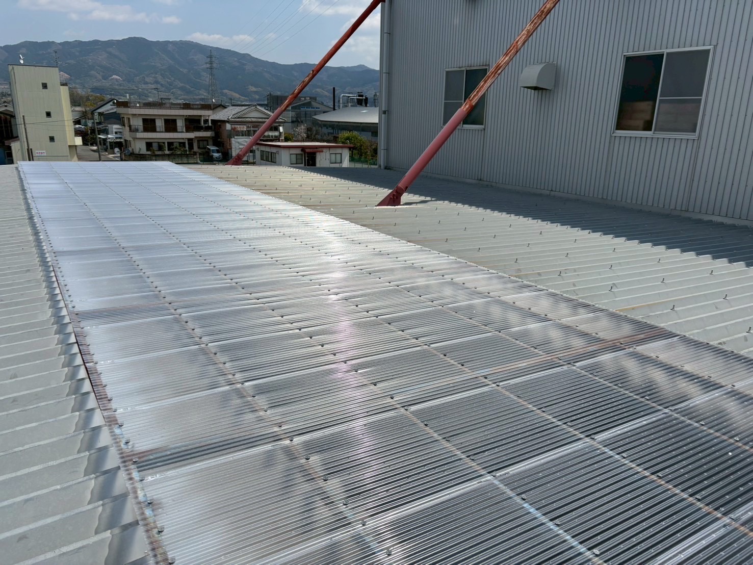 桜井市にて工場の屋根の波板交換工事！強風の影響でお困りの方へ