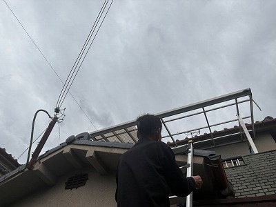 橿原市にて強風の影響でテラス屋根の波板交換工事を提案！