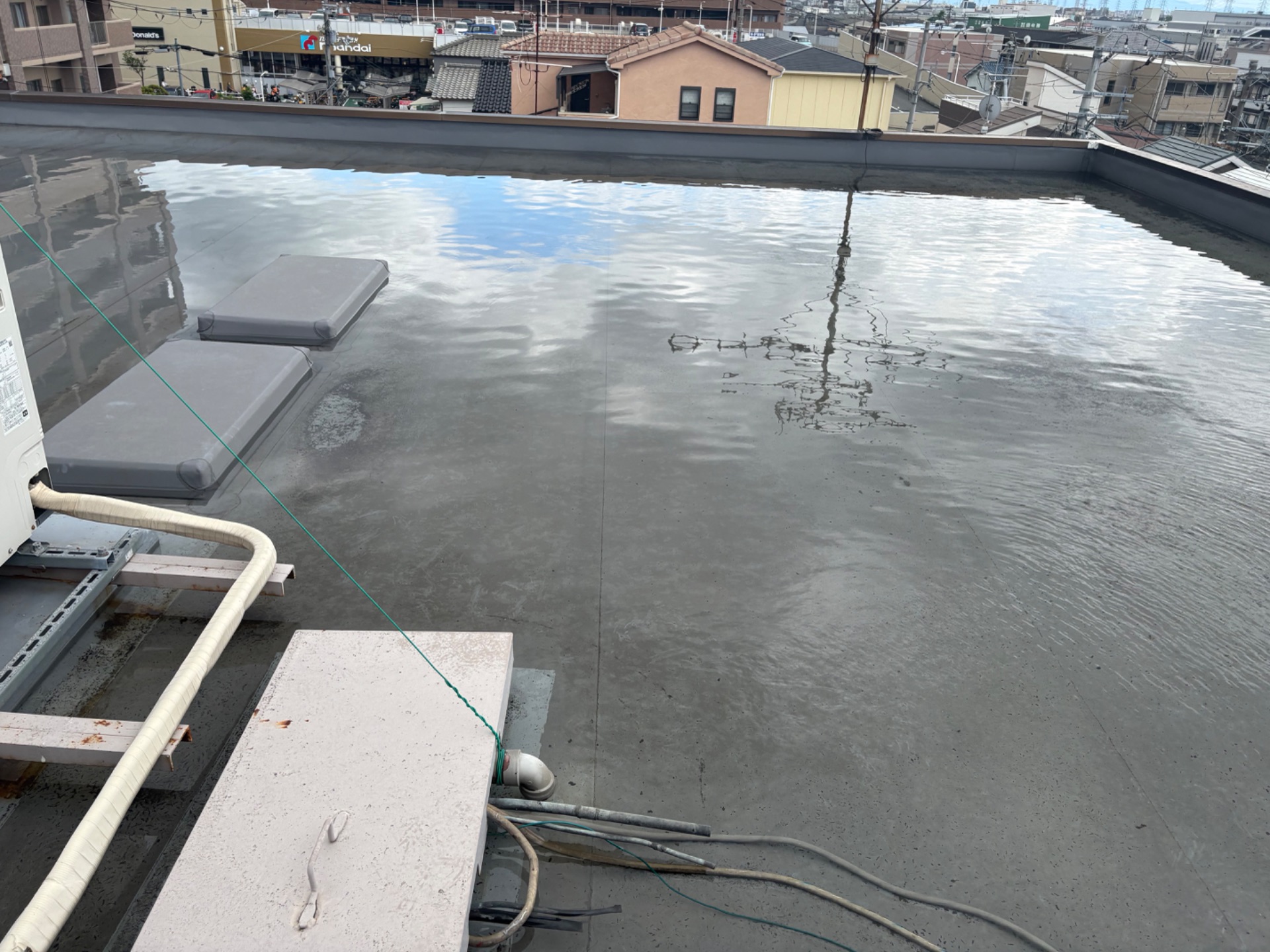 奈良市の店舗の天井雨漏り！屋上防水からの原因！？