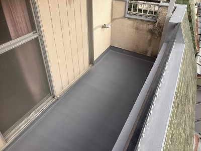 桜井市にてひび割れのベランダをエクセルテックス防水工事！施工事例！