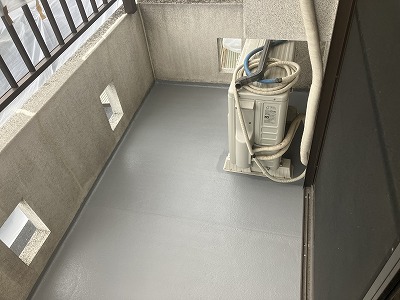 生駒市にてひび割れしたベランダ防水工事！施工事例