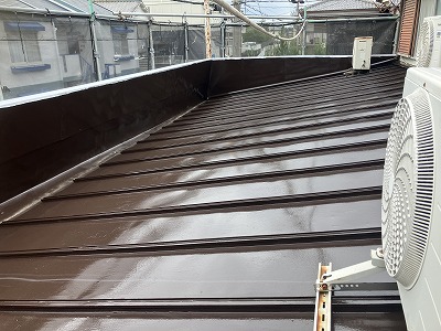 橿原市で錆が発生した鉄板屋根！錆止め塗装で屋根材の保護！施行事例
