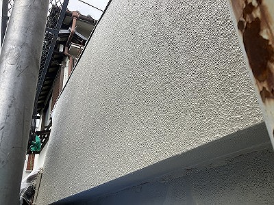 奈良市にてガレージの外壁のひび割れ！外壁補修工事！左官塗装工事！