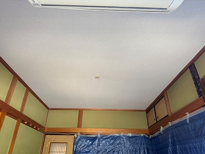 生駒市にて天井の雨染みにお困りの方へ！天井張り替えリフォーム！