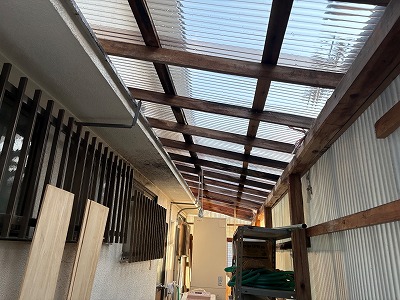 大和郡山市にて小屋の波板交換の施工事例！波板交換是非、和田塗建へ
